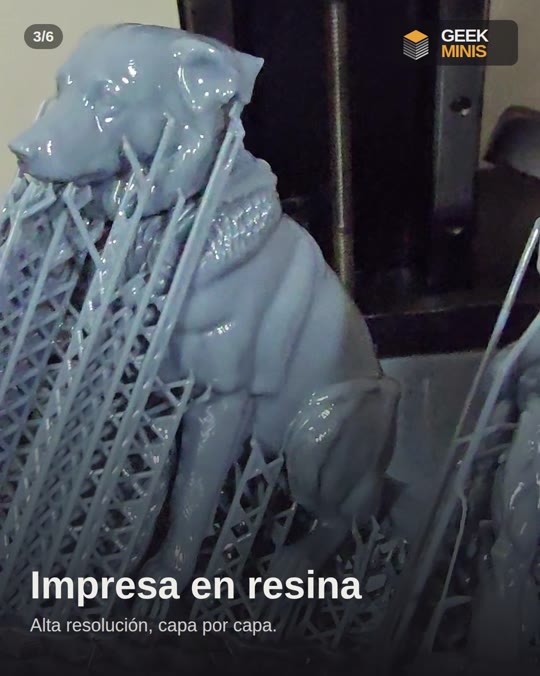 Recién impresa en resina, con soportes